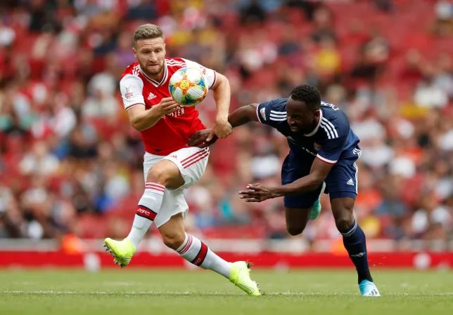 Arsenal fans boo Shkodran Mustafi substitution during Emirates Cup match against Lyon - Bóng Đá