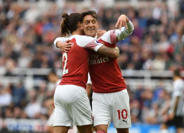 Sau tất cả, Ozil đã LÊN TIẾNG về mối quan hệ với Emery - Bóng Đá