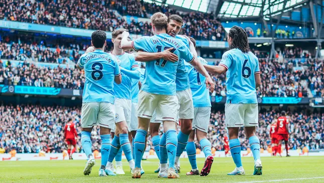 Man City bắt đầu phả hơi nóng lên Arsenal - Bóng Đá