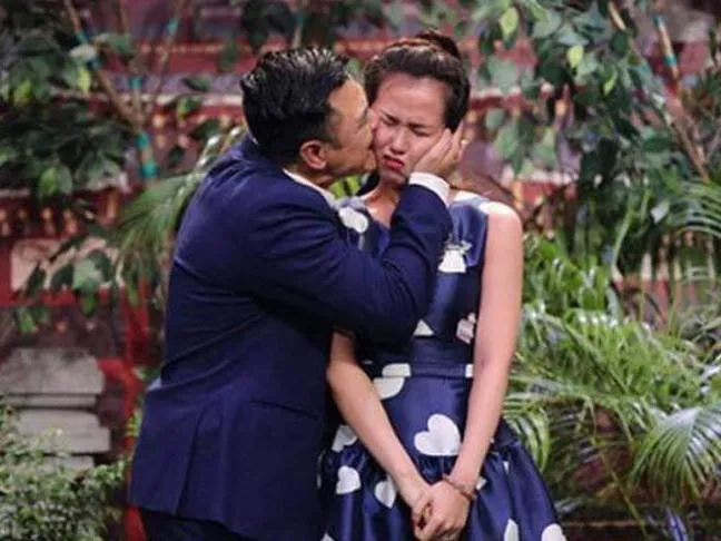 tu-long-can-ban-dien-nu-vi-qua-xinh-dep_phunutoday.vn 1