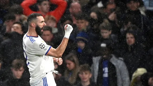 Một tay hạ sát Chelsea, Benzema 