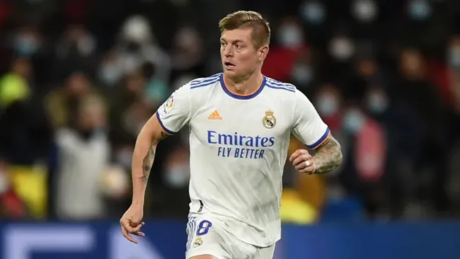 Toni Kroos should be forced to play barefoot - Bóng Đá