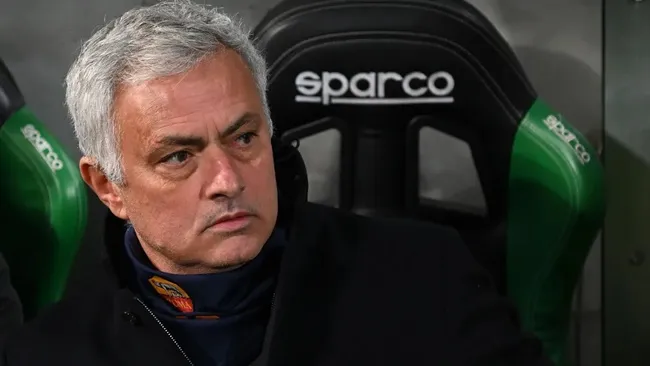 Mourinho's savage response to Zeman ahead of Rome Derby - Bóng Đá