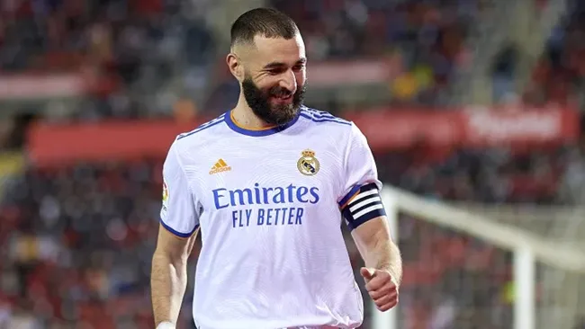 Benzema khiến Real tỉnh ngộ, hiểu việc cần làm trên TTCN - Bóng Đá