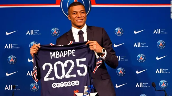 Biểu tượng Mbappe khuấy động bầu không khí điên rồ nhất tại Paris - Bóng Đá