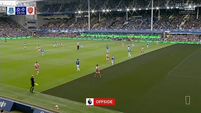 Gary Neville says he's 'CONFUSED' by Gabriel Martinelli's disallowed goal for Arsenal against Everton - Bóng Đá