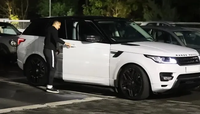 Inside Alexis Sanchez’s amazing £750,000 fleet of supercars - Bóng Đá