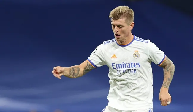 Toni Kroos should be forced to play barefoot - Bóng Đá