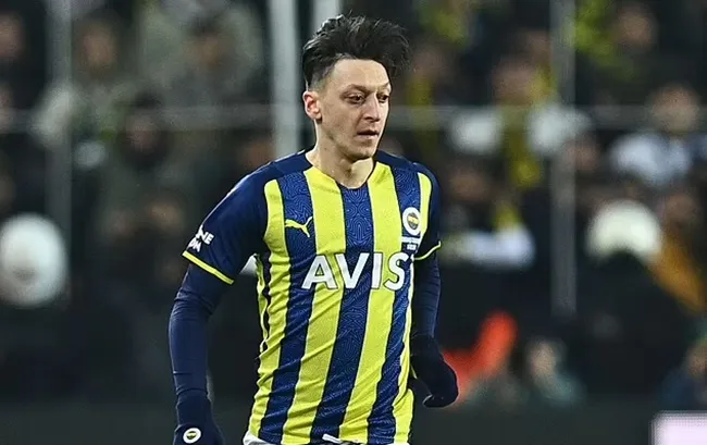 Mesut Ozil thành cầu thủ tự do - Bóng Đá