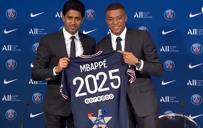 Biểu tượng Mbappe khuấy động bầu không khí điên rồ nhất tại Paris - Bóng Đá