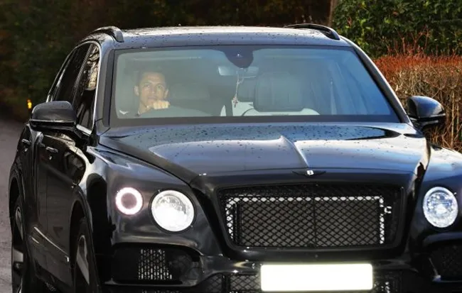 Inside Alexis Sanchez’s amazing £750,000 fleet of supercars - Bóng Đá