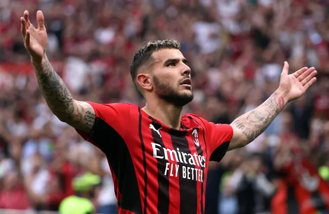 Theo Hernandez ghi bàn kinh điển giúp Milan tiến gần Scudetto - Bóng Đá