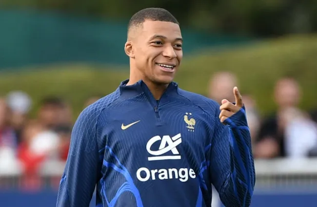 Mbappe thắng thế trong vụ tranh chấp trên tuyển Pháp - Bóng Đá