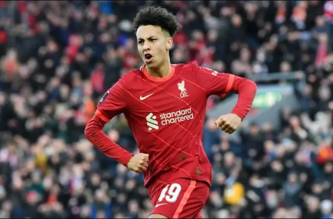Konate chúc mừng 1 sao trẻ Liverpool sau trận Shrewsbury - Bóng Đá