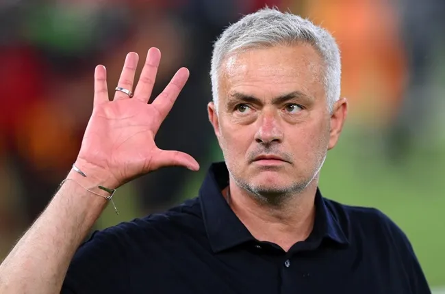 3 ứng viên thay Santos ở Bồ Đào Nha: Mourinho và thầy cũ Lewandowski - Bóng Đá