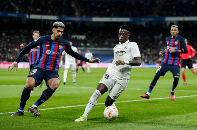 Nhìn Vinicius đá với Barca, Real có thể thấy rất nhớ Ronaldo  - Bóng Đá