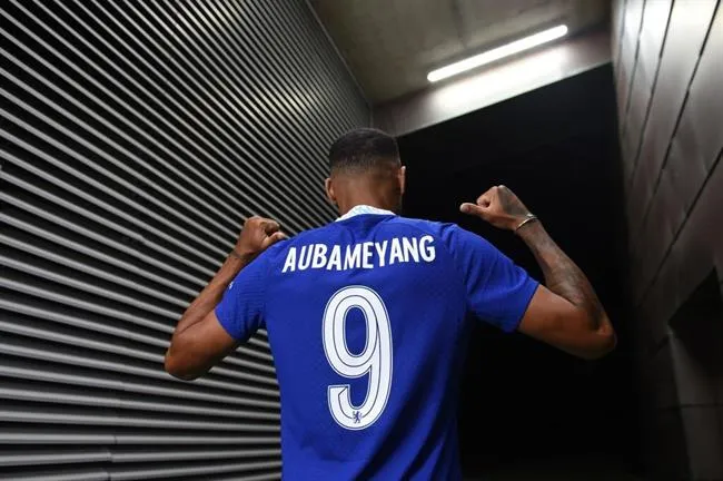 Sếp lớn Chelsea trấn an Pierre-Emerick Aubameyang - Bóng Đá