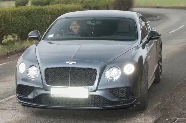 Inside Alexis Sanchez’s amazing £750,000 fleet of supercars - Bóng Đá