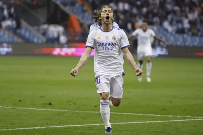 Chứng kiến màn trình diễn đỉnh cao, Real đã biết làm gì với Modric - Bóng Đá