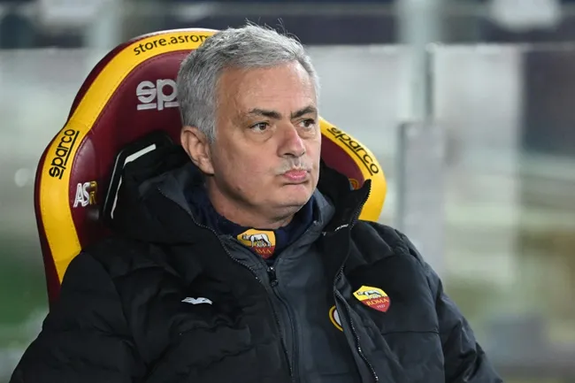 Roma lỗ hơn 100 triệu, áp lực dành cho Mourinho cáng lớn - Bóng Đá