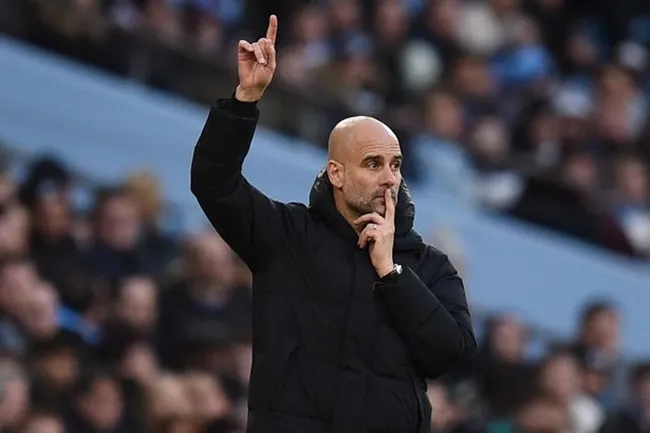 Pep Guardiola's startlingly honest response when asked about Man City's treble chances - Bóng Đá