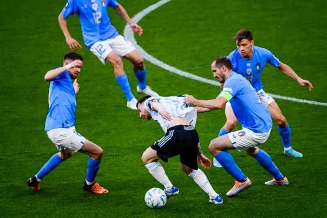 Messi và những khoảnh khắc solo làm náo loạn sân Wembley - Bóng Đá