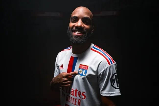 CHÍNH THỨC! Lacazette rời Arsenal, tái ký với Lyon - Bóng Đá