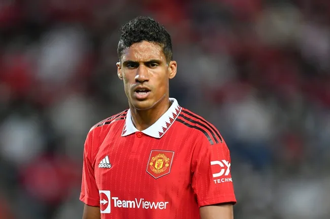 Varane là nguyên nhân khiến Man Utd chiêu mộ Martinez - Bóng Đá