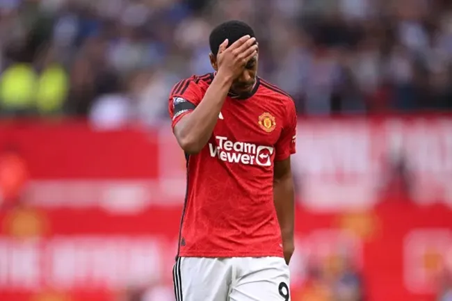 Erik ten Hag defends Anthony Martial after bringing striker off the bench against Brighton - Bóng Đá