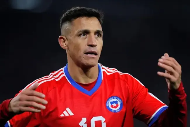 Inside Alexis Sanchez’s amazing £750,000 fleet of supercars - Bóng Đá