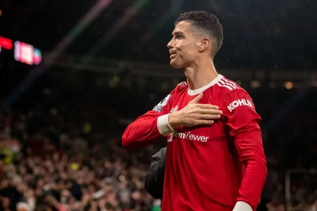 Cristiano Ronaldo says new Man United boss Erik ten Hag will need time to turn team around - Bóng Đá