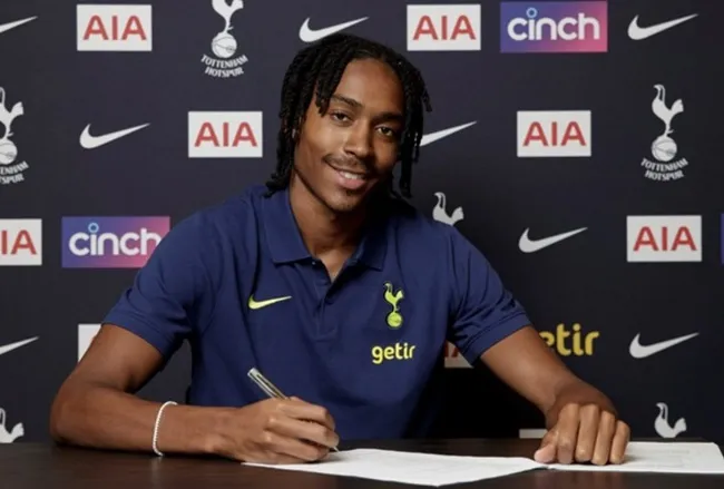 Official Tottenham announce Djed Spence - Bóng Đá