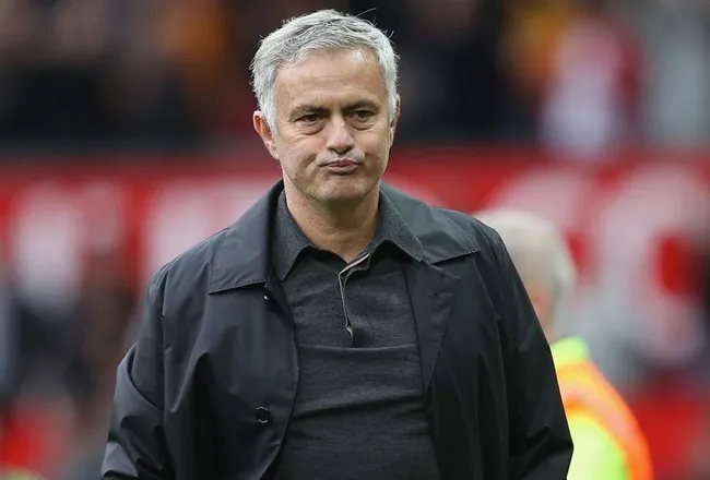 mourinho ra lệnh 1 cầu thủ M.U phải chạy xe riêng - Bóng Đá