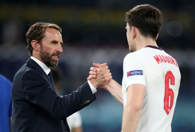 Southgate bênh vực Maguire, Roy Keane gửi ngay thông điệp - Bóng Đá