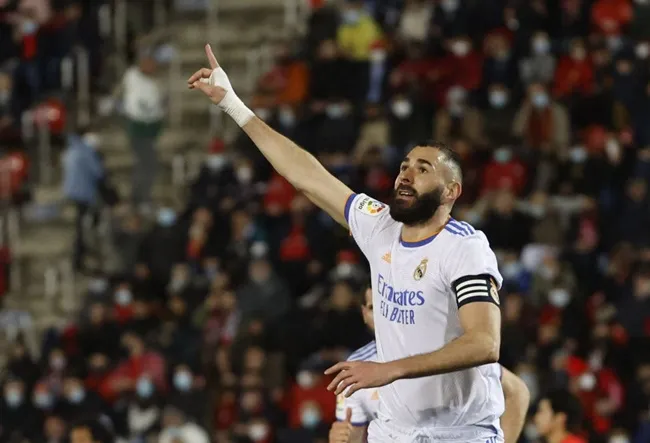 Alarm bells for Madrid as Benzema limps off in Mallorca - Bóng Đá