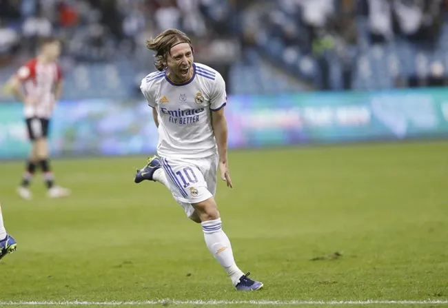 Chứng kiến màn trình diễn đỉnh cao, Real đã biết làm gì với Modric - Bóng Đá