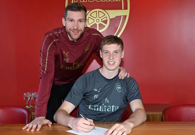 Mark McGuiness kí hợp đồng chuyên nghiệp với Arsenal - Bóng Đá