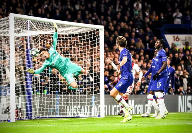 Kepa's face at the moment Ziyech take a free kick - Bóng Đá