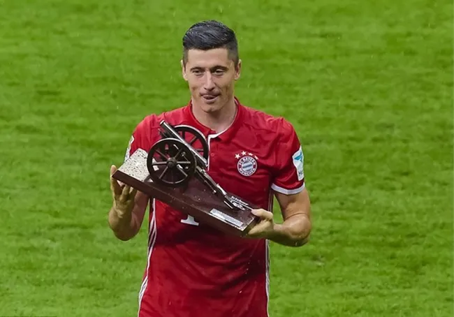 Lewandowski vs Kane: Ai hơn ai? - Bóng Đá