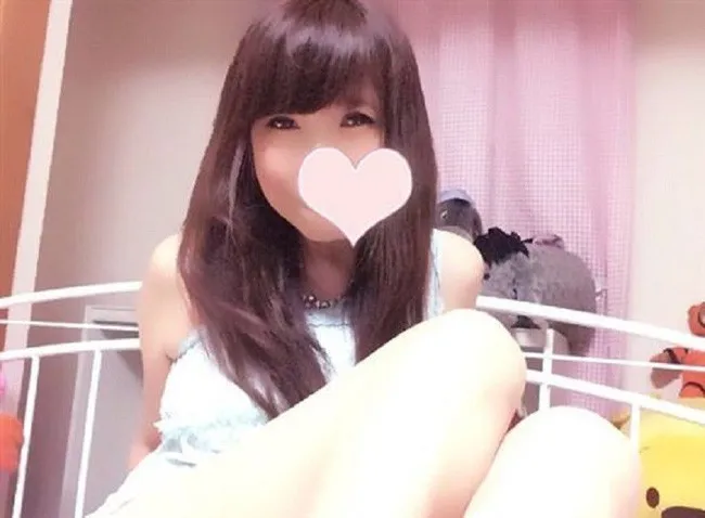 Naomi là một hot girl nổi tiếng trên mạng.