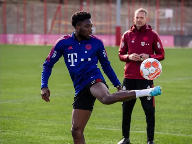 Alphonso Davies back in training today - Bóng Đá