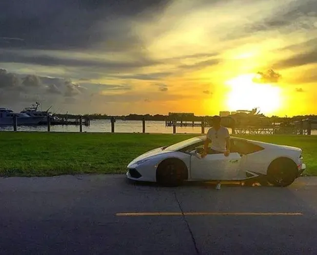 Inside Alexis Sanchez’s amazing £750,000 fleet of supercars - Bóng Đá
