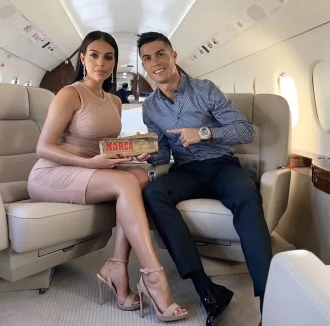 Phi cơ 20 triệu bảng được Ronaldo rao bán - Bóng Đá