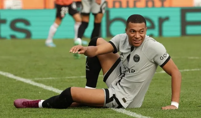 Mbappe bỏ vào đường hầm khi bị thay sớm - Bóng Đá