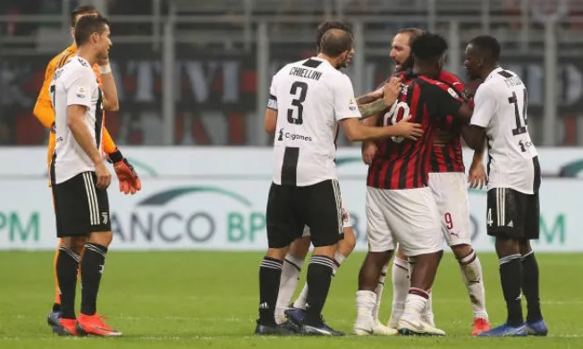 Higuain gạt chân Gattuso - Bóng Đá