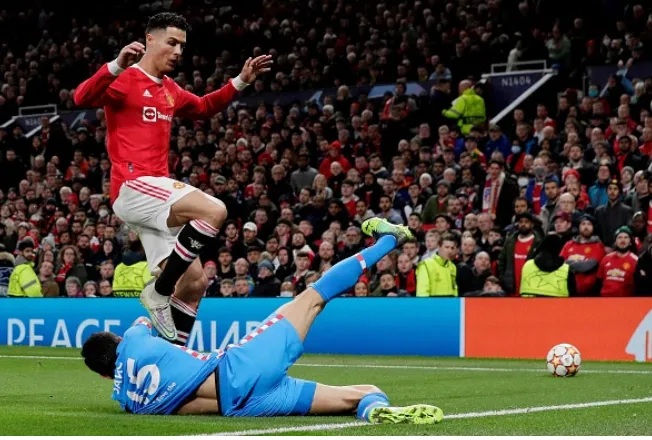 Ferdinand: 'Ronaldo còn chẳng biết nhạc hiệu Europa League ra sao' - Bóng Đá