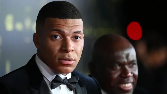 Mbappe bị Chủ tịch Perez phớt lờ - Bóng Đá