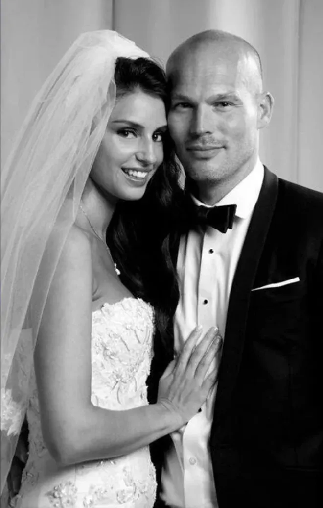 senal interim manager Freddie Ljungberg had red hair, modelled pants for Calvin Klein and married Spurs fan Natalie - Bóng Đá