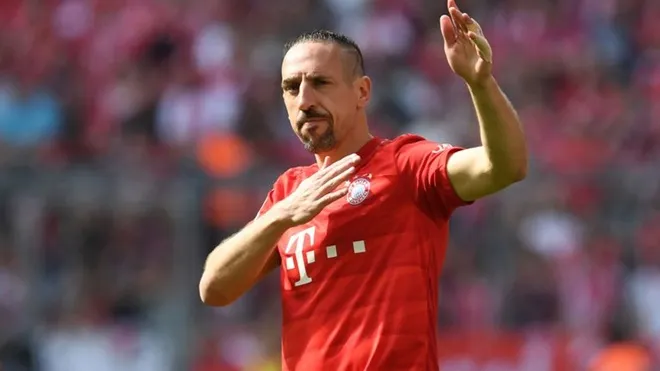 Who is out of contract? Dani Alves, Franck Ribery, Daniel Sturridge all available for nothing - Bóng Đá