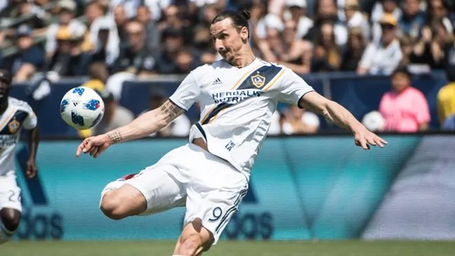 'Sư tử đụng độ sư tử', Ibrahimovic tận hưởng cuộc sống ở LA Galaxy - Bóng Đá